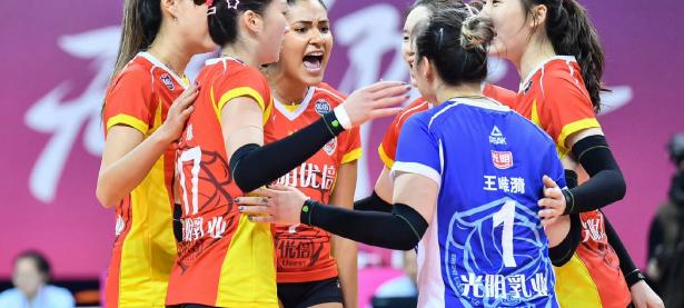 DB体育官方-中国女排压哨绝杀利物浦，全场沸腾！经典一战再现传奇